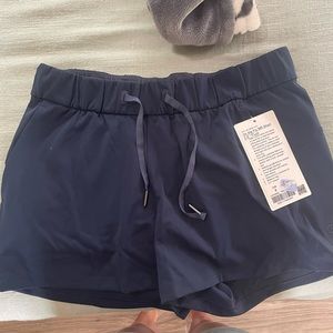 Lululemon on the fly MR shorts